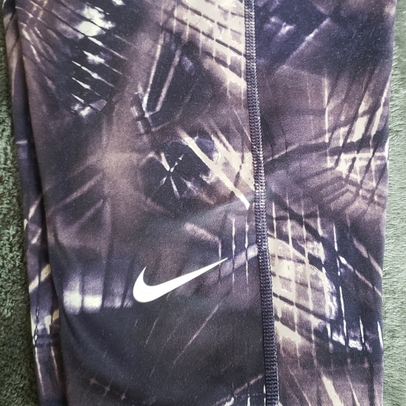 Nike Pro Dri-fit workouts - Picture 3 of 5